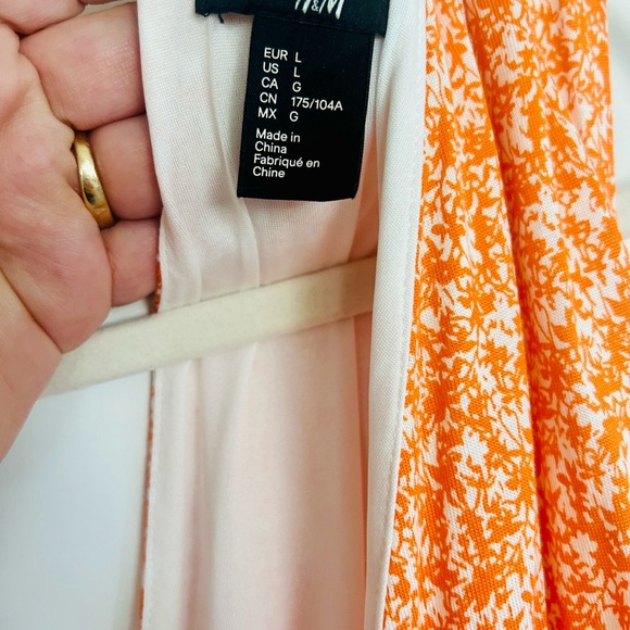 H&M maxi dress. Sleeveless orange  and white print. Size large - Picture 4 of 5